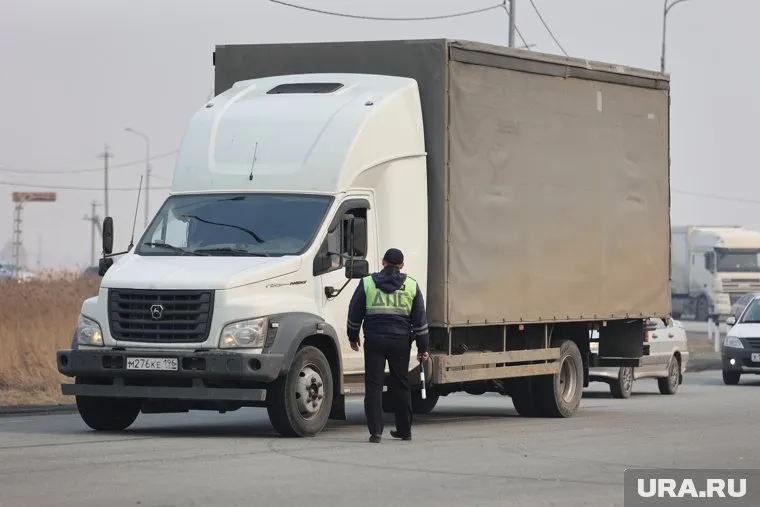 На курганской трассе произошло ДТП между грузовиком и иномаркой