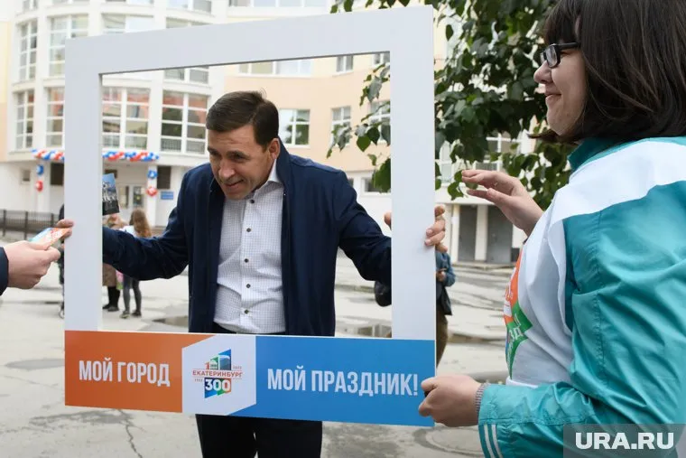 Куйвашев освоил Instagram в 2014-м, теперь это предстоит сделать его кабмину