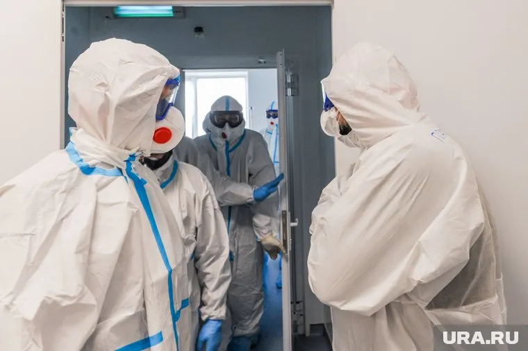 «Омикрон» отличается от прежних штаммов COVID отсутствием двух симптомов