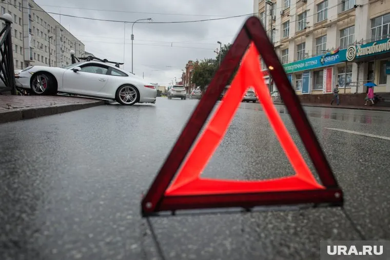 Полицейские получили травмы, виновники аварии погибли