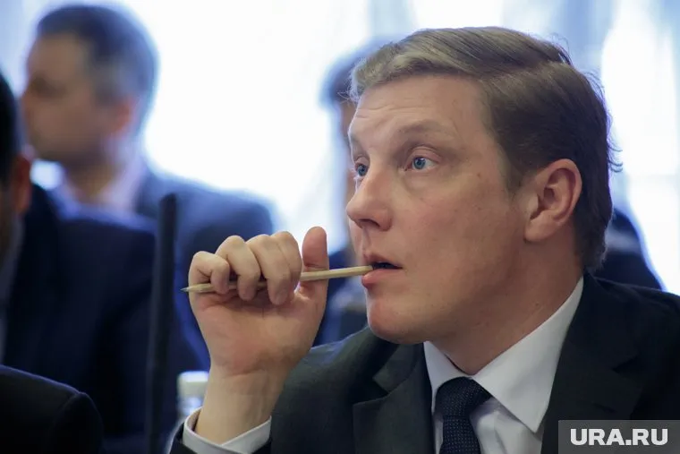 Родители: вице-мэр Перми Виктор Агеев передал в бессрочную аренду здание школы № 25 частной организации