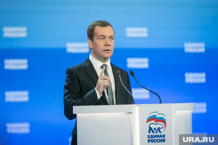 По словам Дмитрия Медведева, сейчас «четырехдневка» возможна только для ряда профессий