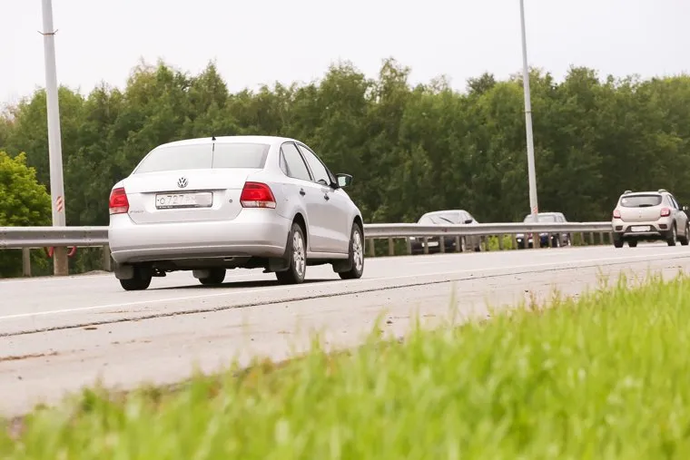 По словам тюменцев, особенно большие дорожные заторы здесь возникают летом