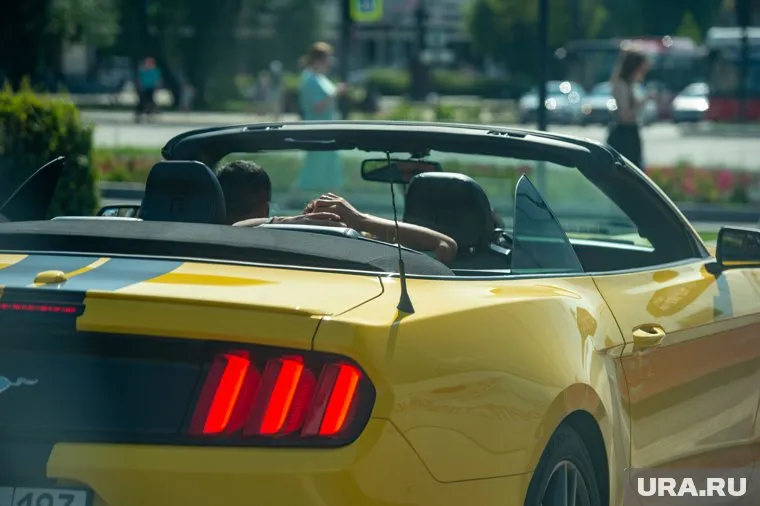 В тюмени продают кабриолеты Mazda Roadster и BMW Z4