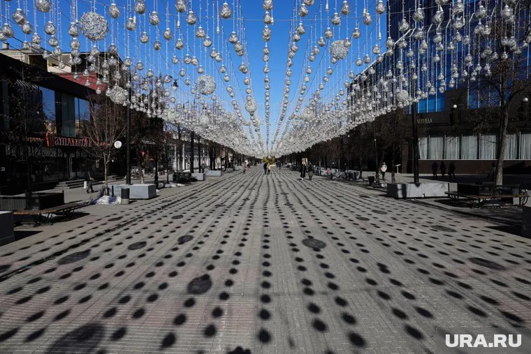 На улице Кирова в Челябинске выставили на продажу четырехэтажный особняк