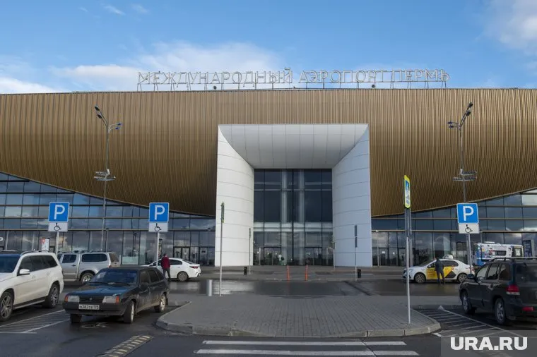 Причина задержек — ограничение работы аэропорта Сочи из-за угрозы атаки беспилотников