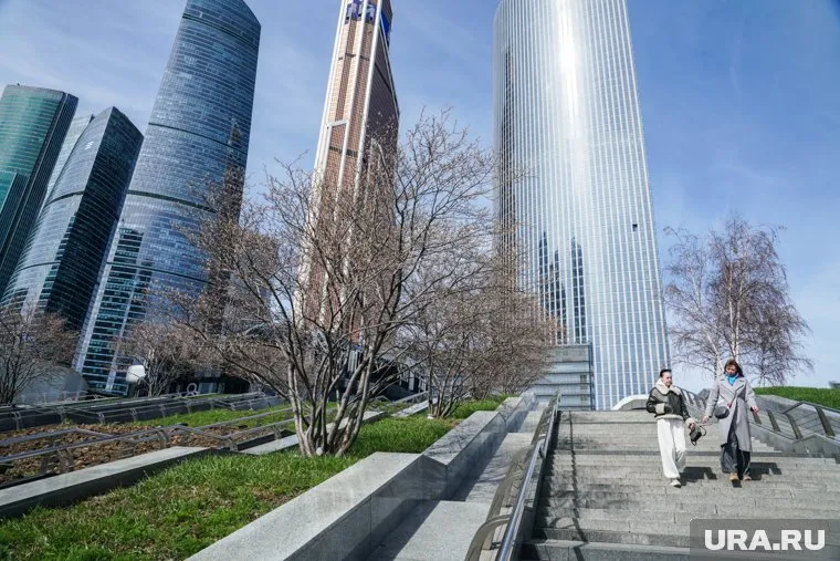 На месте работают пожарно-спасательные подразделения