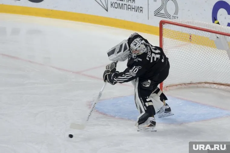 Фукале стал самым высокооплачиваемым голкипером