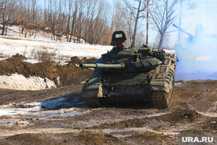 Военные ВС РФ восстанавливают танки непосредственно на передовой, заявили в Минобороны РФ
