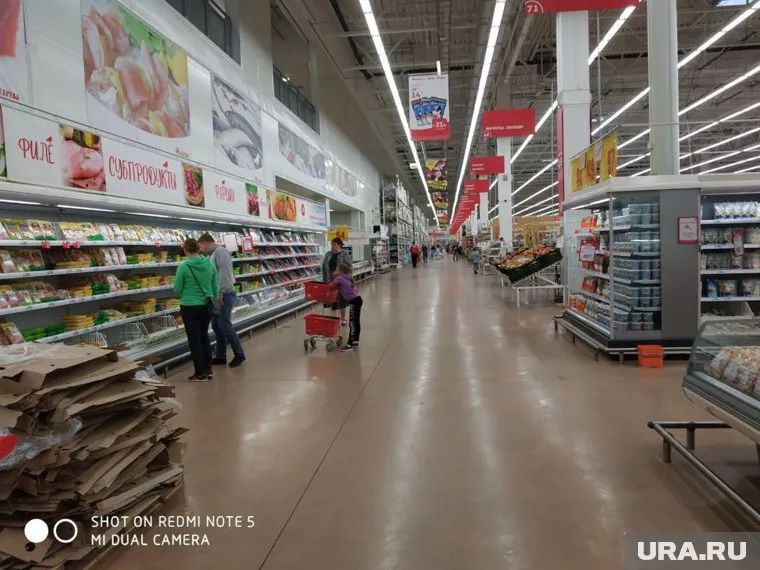 По магазину ходят посетители, хотя объявлена эвакуация