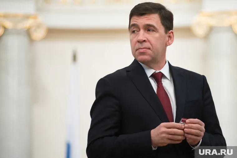 Куйвашев награждал почетных граждан 9 августа
