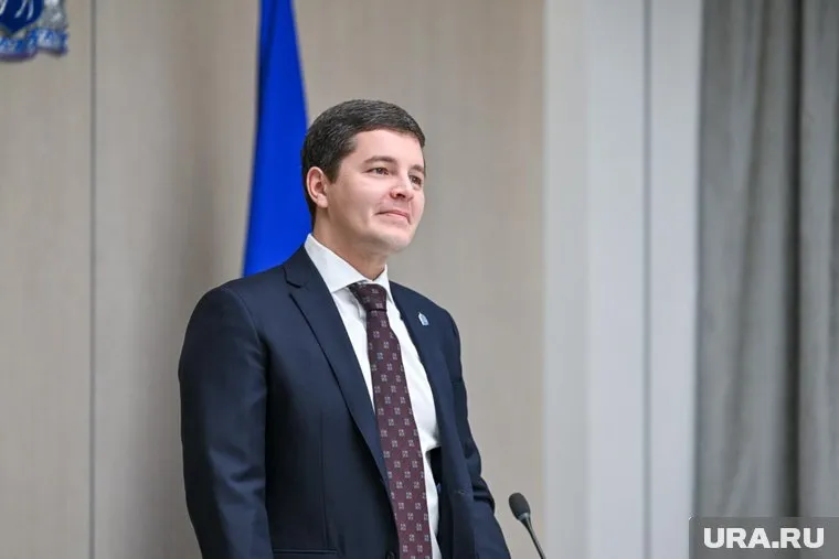 Дмитрий Артюхов наградил заслуженных учителей ЯНАО
