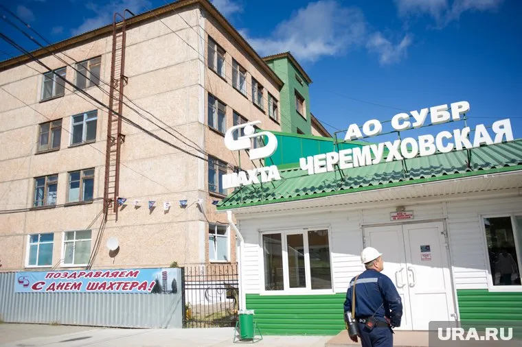 Пострадавших шахтеров оперируют