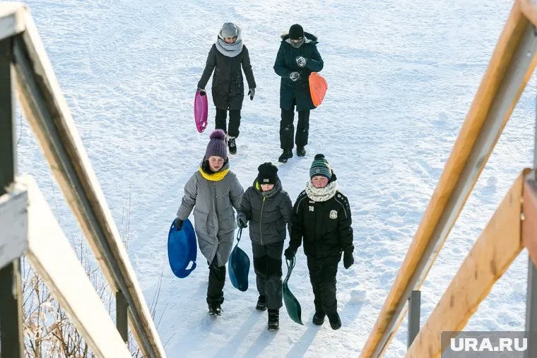 В Новом Уренгое приступили к оборудованию зимних горок (архивное фото)