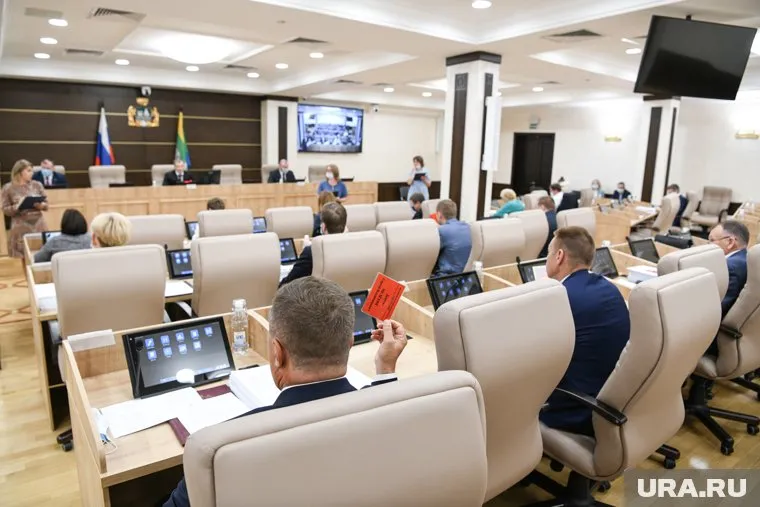 Отъем комиссии — плата думских коммунистов за нелояльность, объясняют в политтусовке
