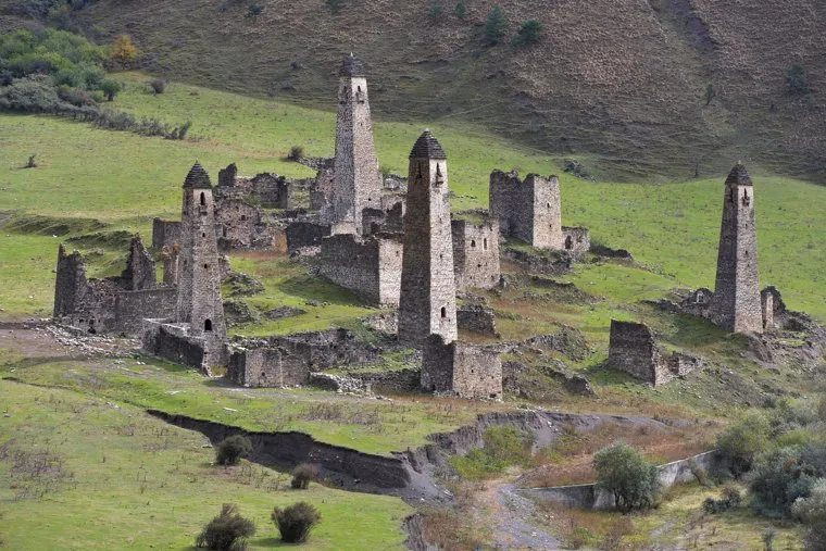 Ингушетия. Горы., боевые  башни, сторожевые, древнее поселение