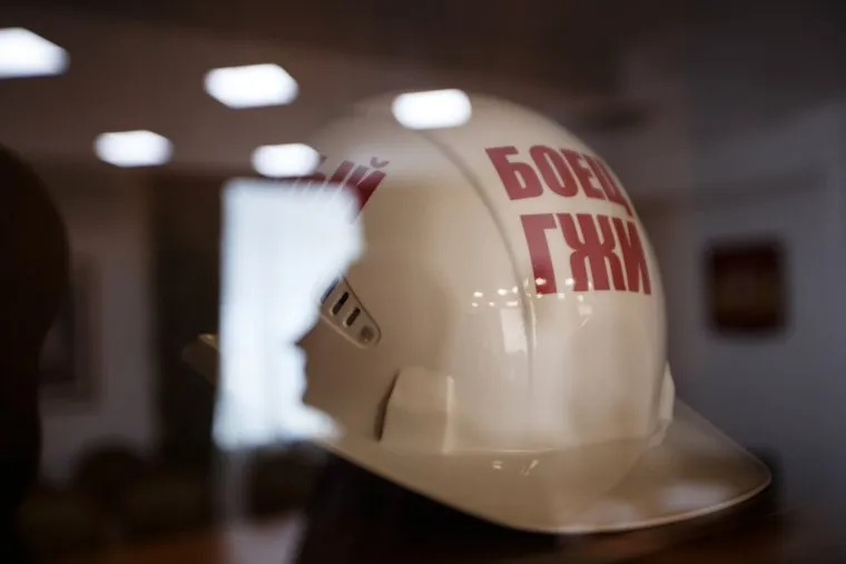 Алексей Россолов, глава управления государственной жилищной инспеции, каска, боец гжи