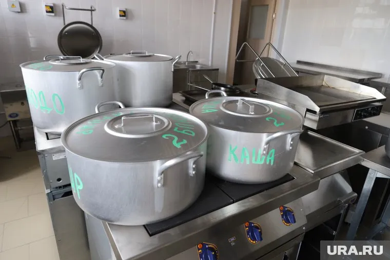 Школьников в поселке Юргамыш Курганской области накормили кашей с червями