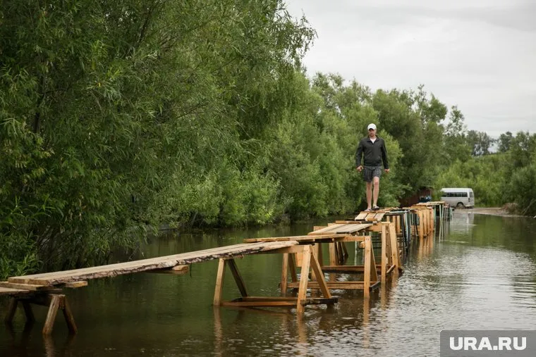 Глава района решил спасать от наводнения в первую очередь свою технику