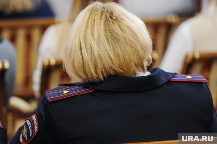 Обвиняемого в домогательствах челябинского полицейского не восстановили на службе