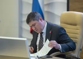 Губернатор Махонин поручил ликвидировать последствия смерча в Суксуне до холодов 