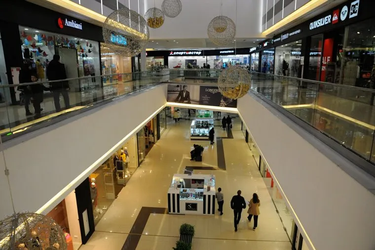 Кассир магазина "Лента" в маске. Тюмень