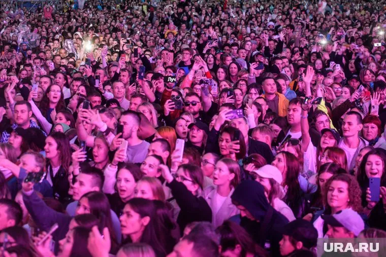 Многие юные фанаты так и не смогли попасть на концерт