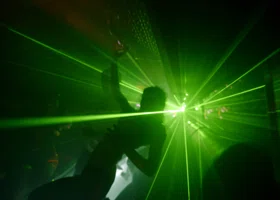 В Кургане ищут сотрудников в ночные клубы на зарплату 150 тысяч рублей