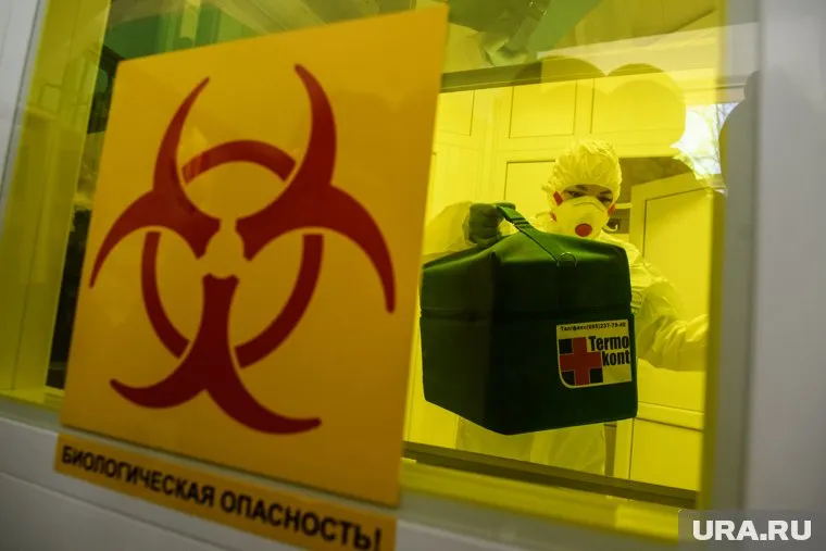 Ситуация с коронавирусом может не позволить свердловчанам широко отпраздновать Новый год