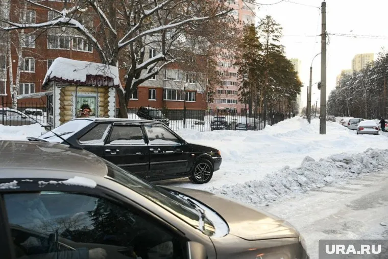 Некоторые автомобилисты бросают машины на тротуарах