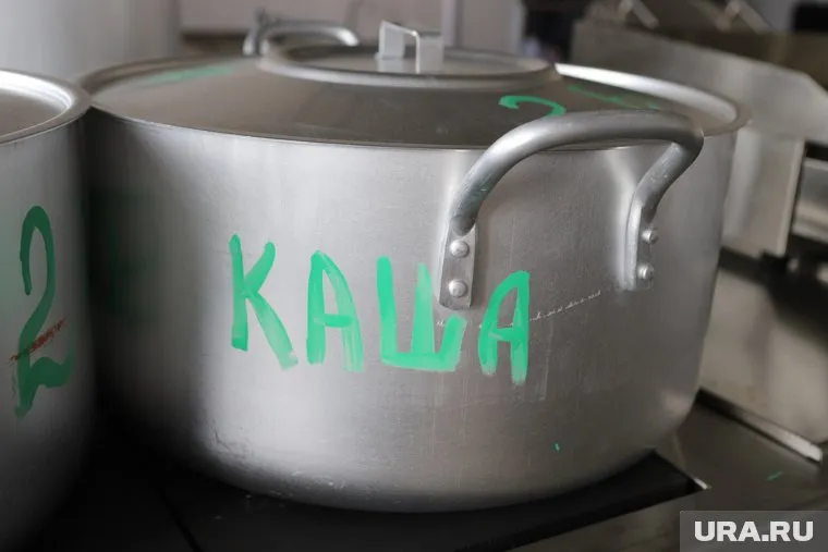 Школу-интернат в Тарко-Сале ждет внеплановая проверка из-за червей в каше