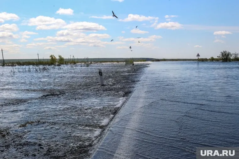 Генпрокурор Украины Костин вместе с членами МУС посетил затопленные территории Херсонской области (архивное фото)