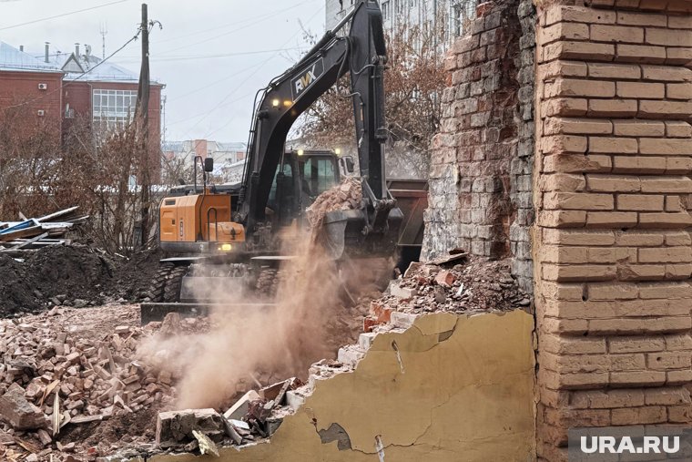 Челябинский сирота остался без жилья после сноса дома