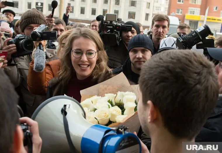 Ксения Собчак приехала на свадьбу в катафалке