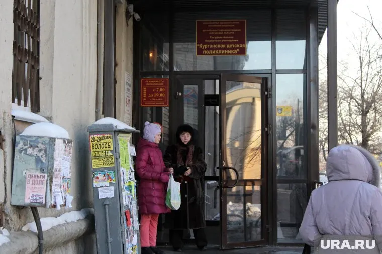 Жителям Заозерного с детьми приходится ездить в больницы в другие районы города