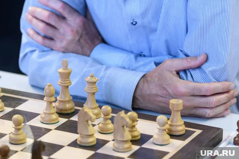 Отказ от рукопожатия не влечет наказания, заявили в ФИДЕ