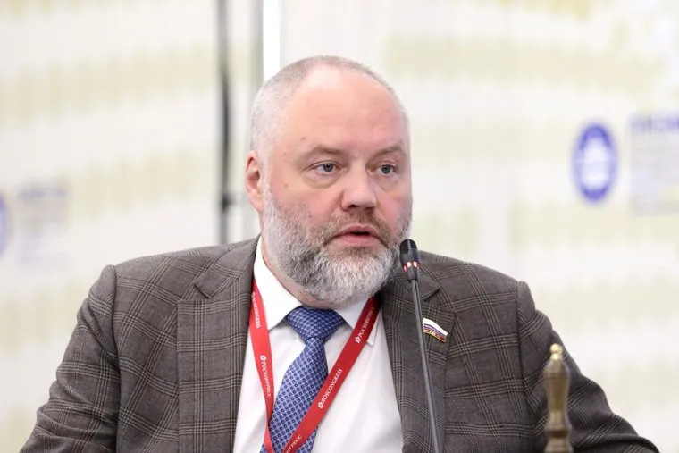 В случае запрета с произведениями можно будет ознакомиться в библиотеках , но открытые продажи должны быть прекращены