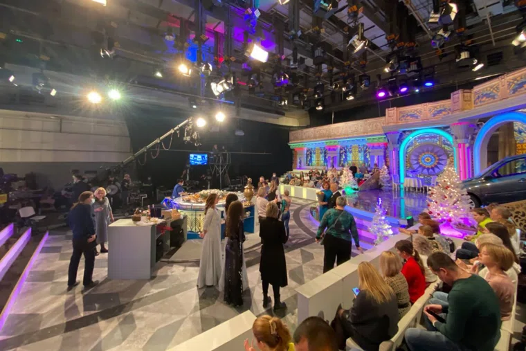 Курганский ансамбль "Станица" открыл "Поле чудес" на Первом канале