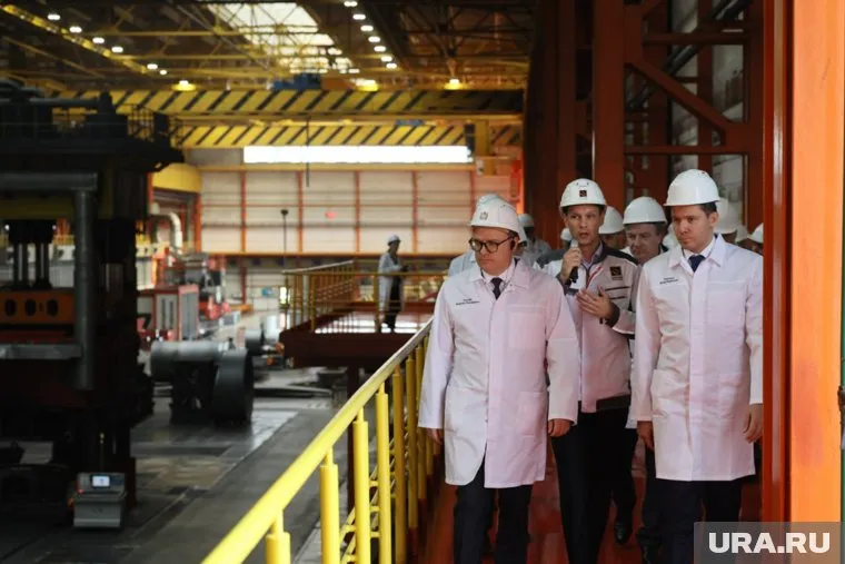 Антону Алиханову провели экскурсию по челябинскому заводу