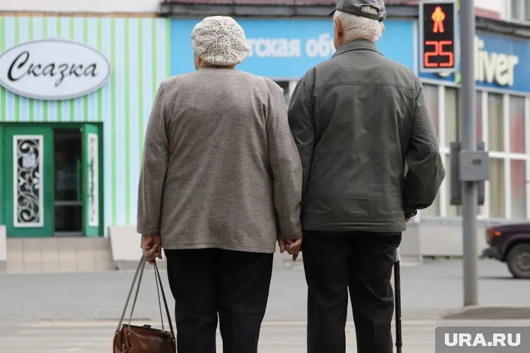 Выйти на пенсию досрочно смогут мужчины и женщины, которые непрерывно трудились с юности