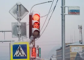 «Снижают загруженность дорог на 20%»: в Салехарде заработала система умных светофоров