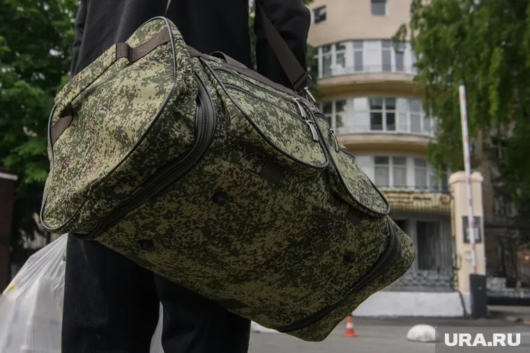 В сумке для Дениса - вещей на 14 килограммов