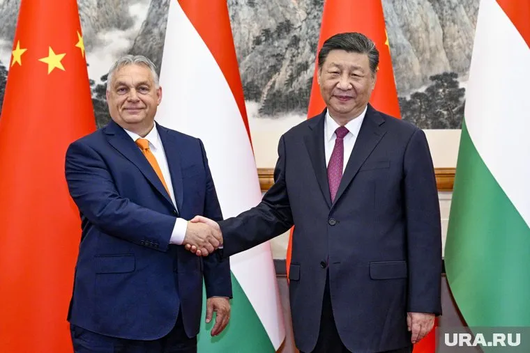 В последнее время Виктор Орбан активно участвует в международной политике, стремясь укрепить свое влияние в Европе и за ее пределами