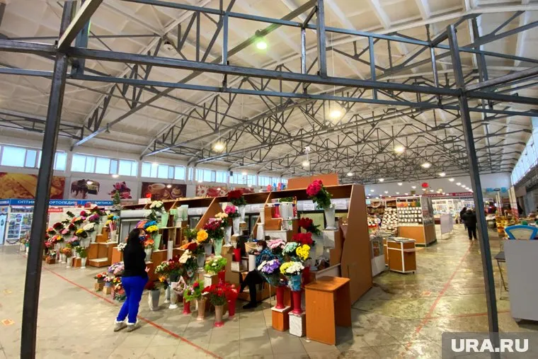 В Кургане начали ремонтировать здание рынка