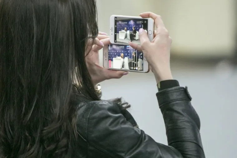 Российский инвестиционный форум в Сочи. Второй день. Сочи, айфоны, онлайн трансляция, снимает на телефон, смартфоны, сториз