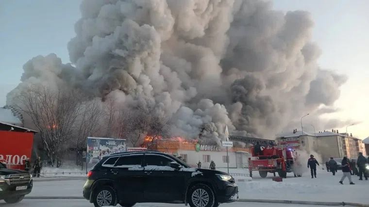 Площадь пожара составляет около 500 квадратных метров