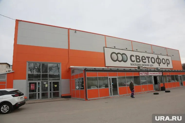 По словам местных жителей, в продуктах со «Светофора» часто попадаются насекомые