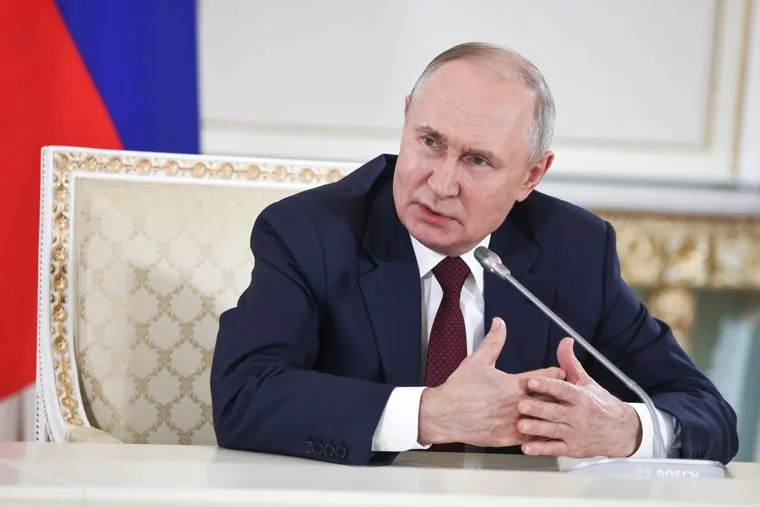 Президент России Владимир Путин на итоговой пресс-конференции саммита "Россия-Африка". Санкт-Петербург