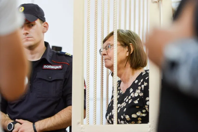 Мера пресечения Валентине Ческидовой, матери Владимира Ческидова обвиняемого в похищении, убийстве, изнасиловании, в суде Центрального района. Челябинск
