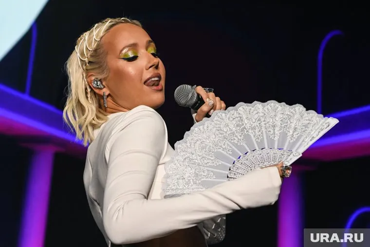 Клава Кока мечтает поплавать с китами во время отпуска (архивное фото)